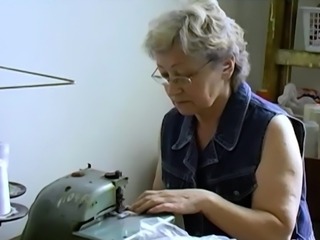 OmaHoteL Amateur Grandma Playing Alone