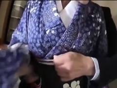 NAughty Asian babe Suzuki Chao loses kimono before sucking